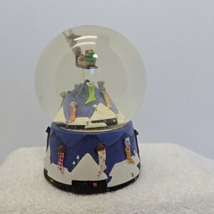 Department 56 6" Wind Up Musical Snow Globe Snowy Village Scene Dogs In Stocking